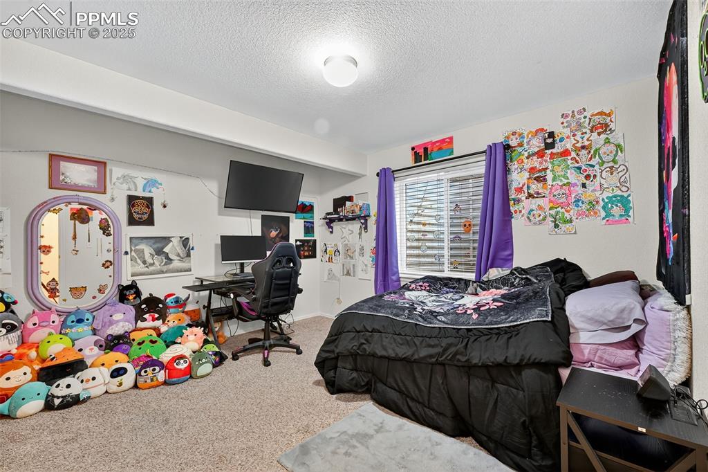 Image 26 of 31: Bedroom