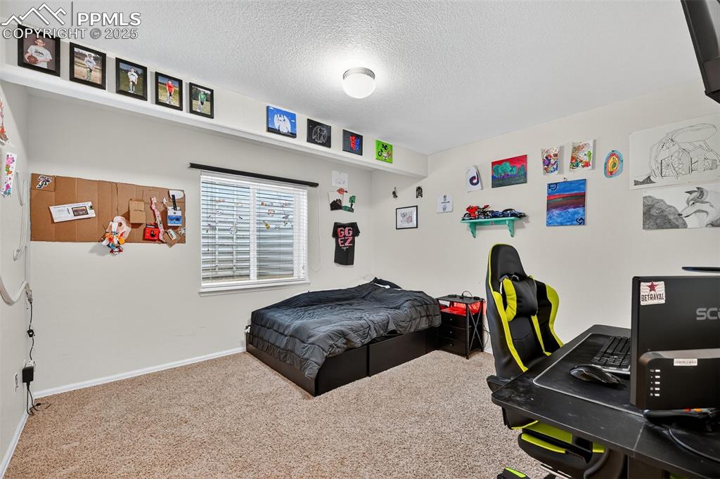 Image 28 of 31: Bedroom