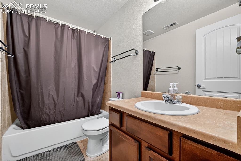 Image 29 of 31: Bathroom