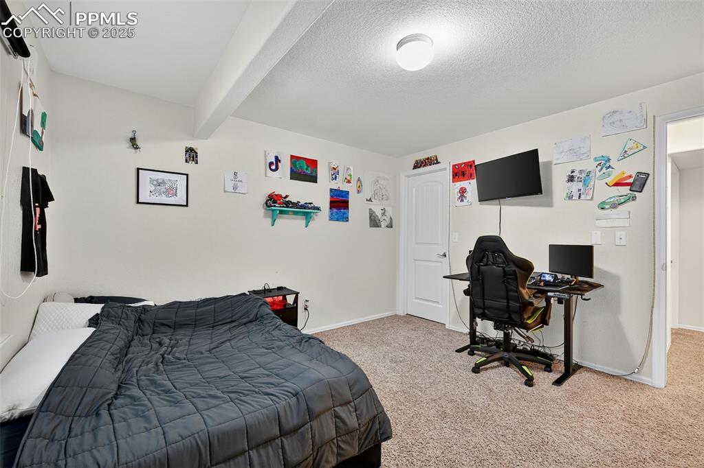 Image 30 of 31: Bedroom