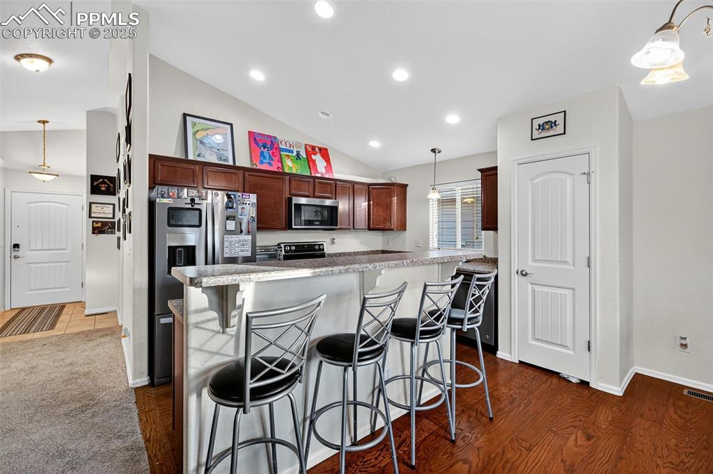 Image 5 of 31: Kitchen