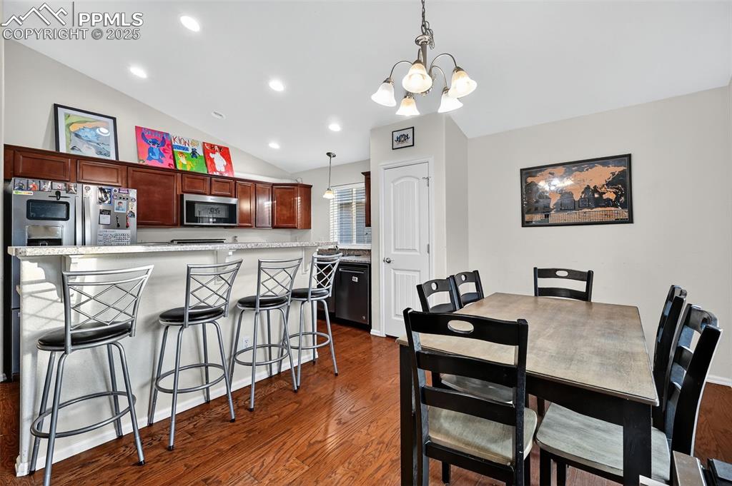 Image 6 of 31: Dining Area