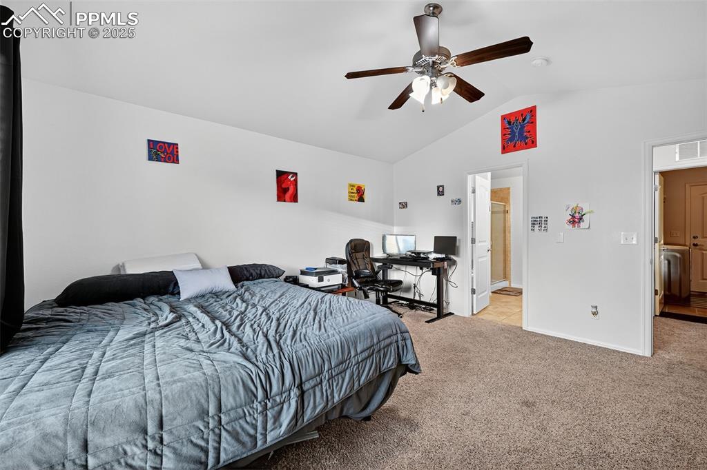 Image 7 of 31: Bedroom