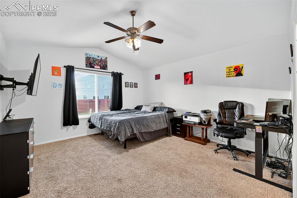 Image 8 of 31: Bedroom