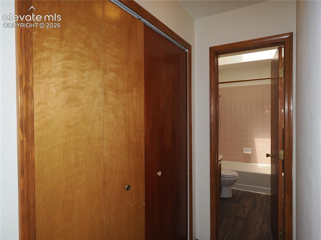 Image 22 of 38: upper full bath 