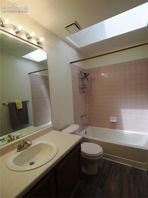 Image 23 of 38: upper full bath 