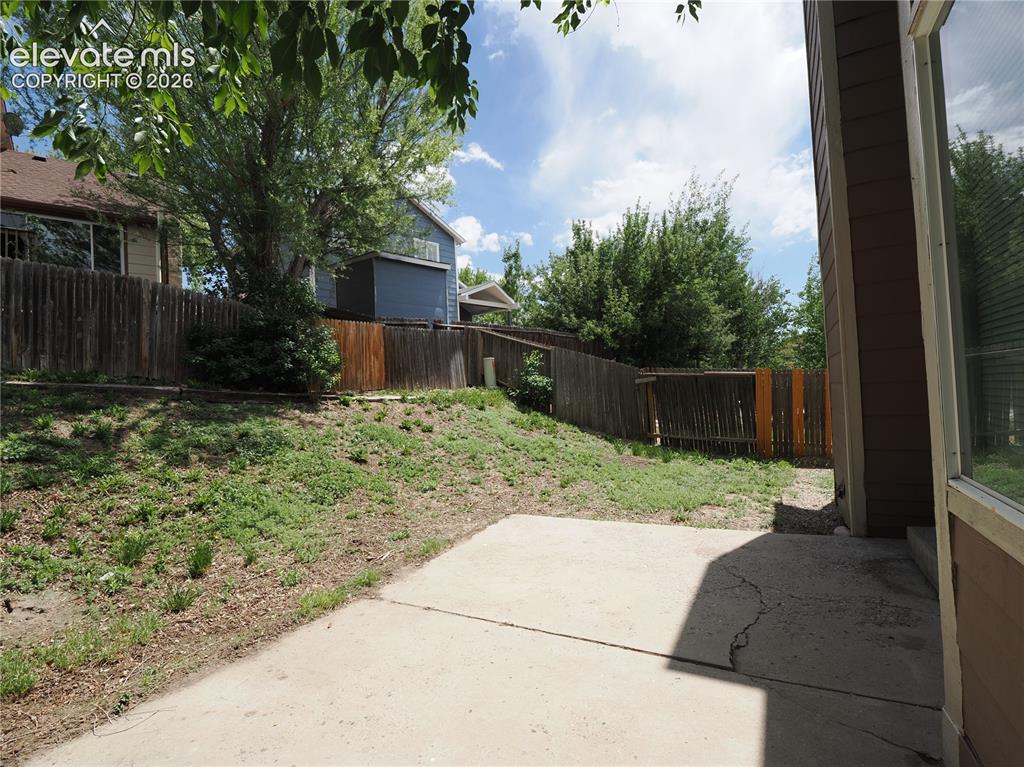 Image 31 of 38: 10x 15 cement patio