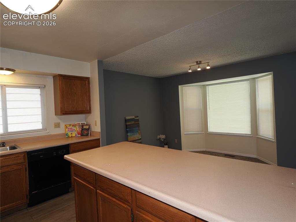 Image 7 of 38: Kitchen
