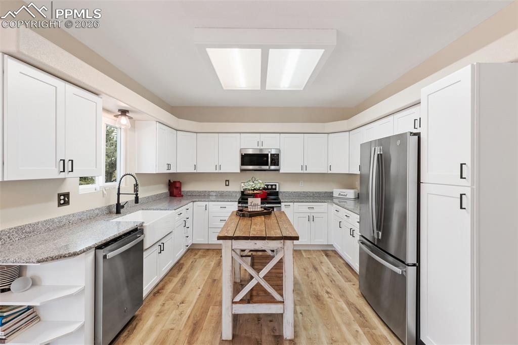 Image 10 of 46: Kitchen