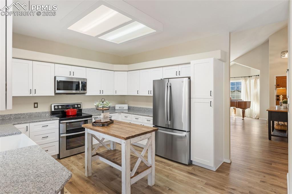 Image 11 of 46: Kitchen