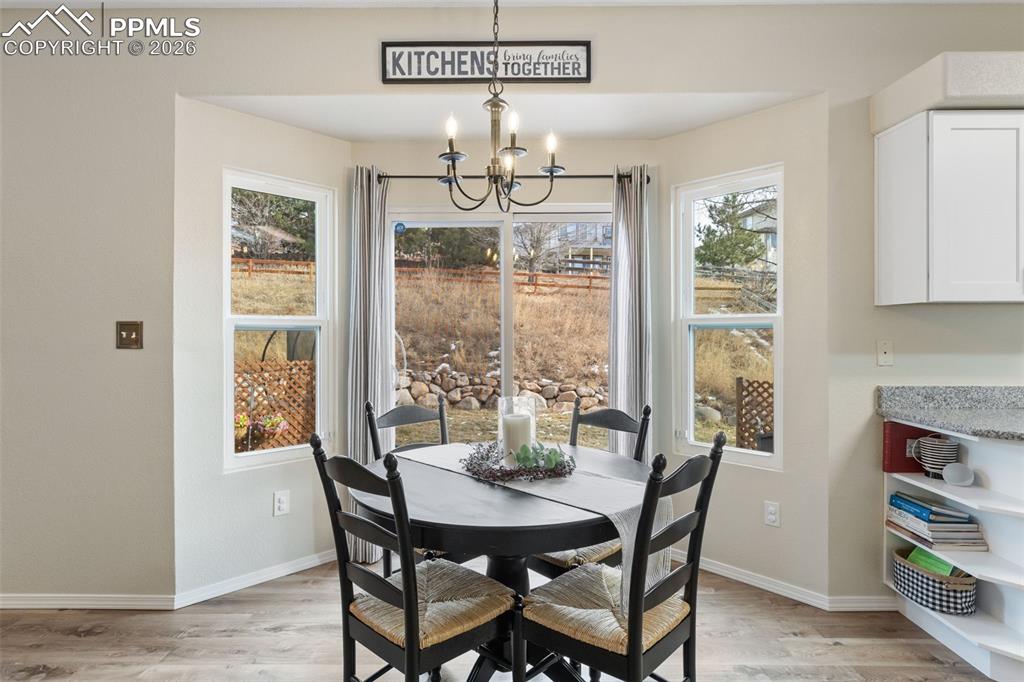 Image 15 of 46: Dining Area