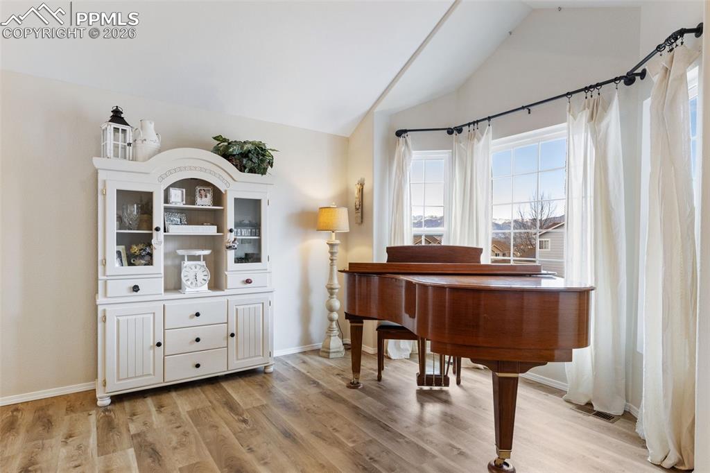 Image 16 of 46: Sitting Room