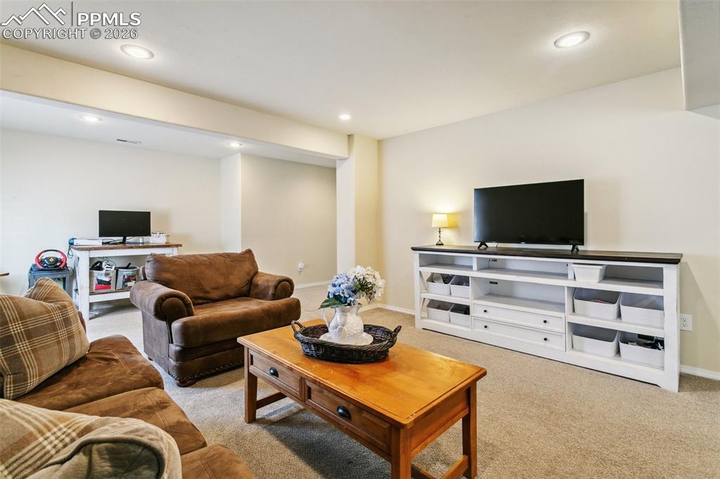 Image 40 of 46: Living Room