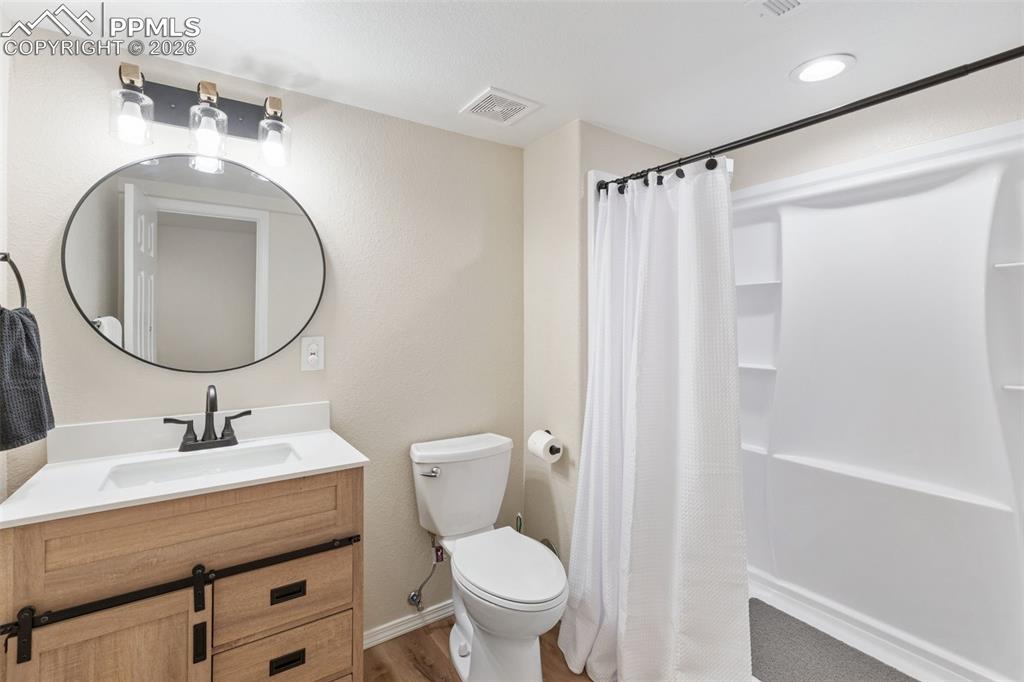 Image 43 of 46: Bathroom