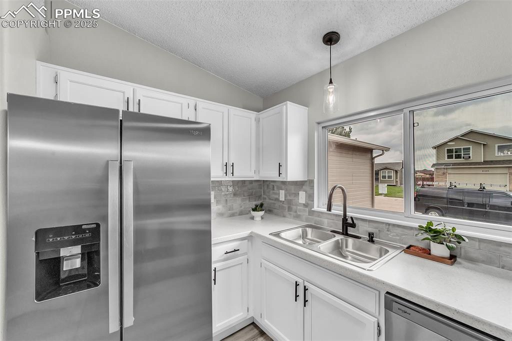 Image 12 of 30: Kitchen