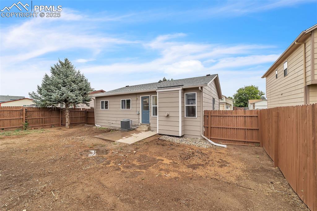 Image 31 of 31: Back of Structure