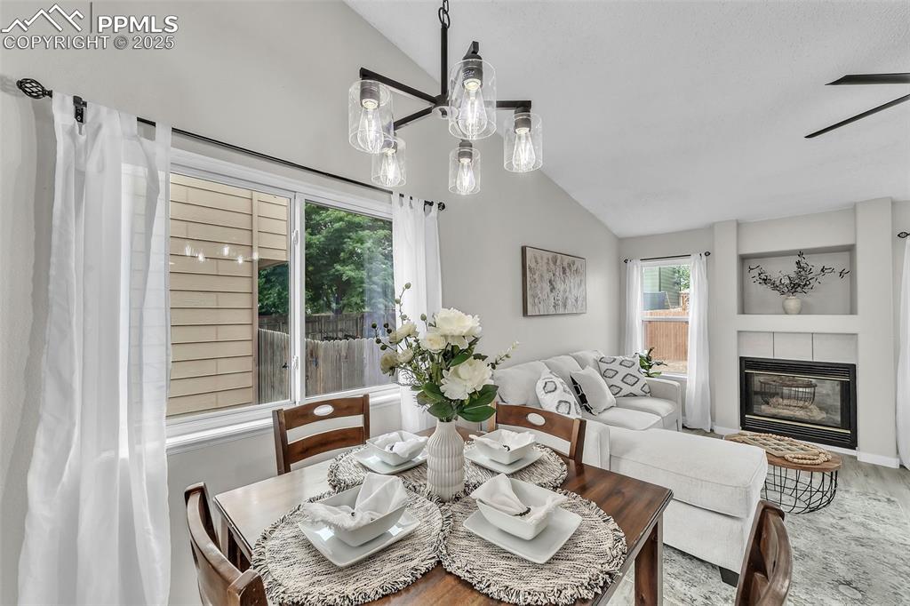 Image 9 of 30: Dining Area