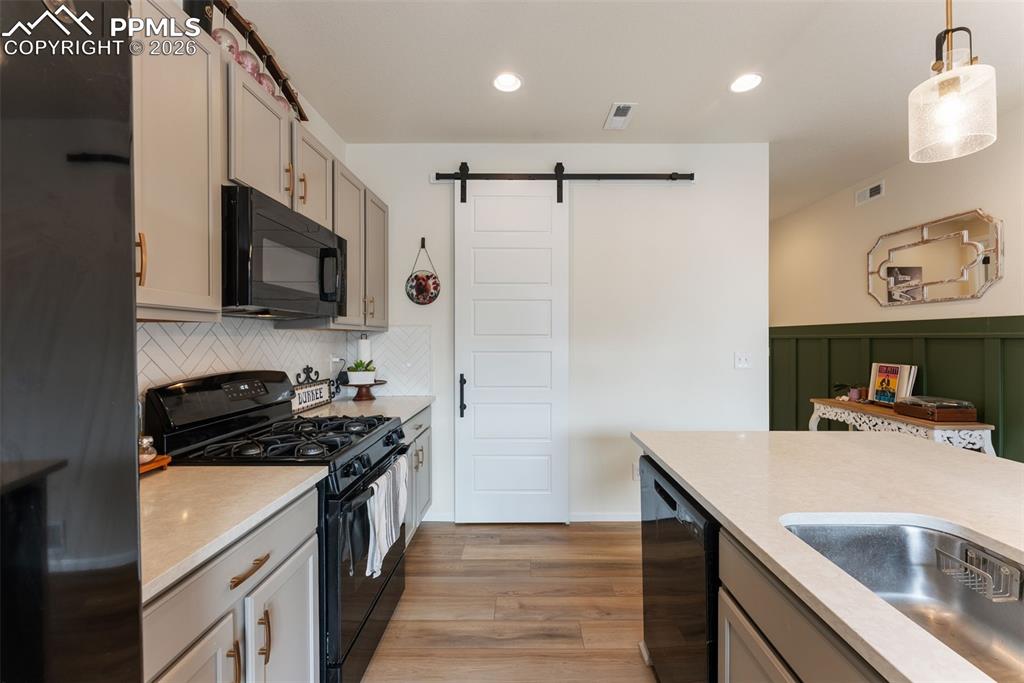 Image 12 of 47: Kitchen