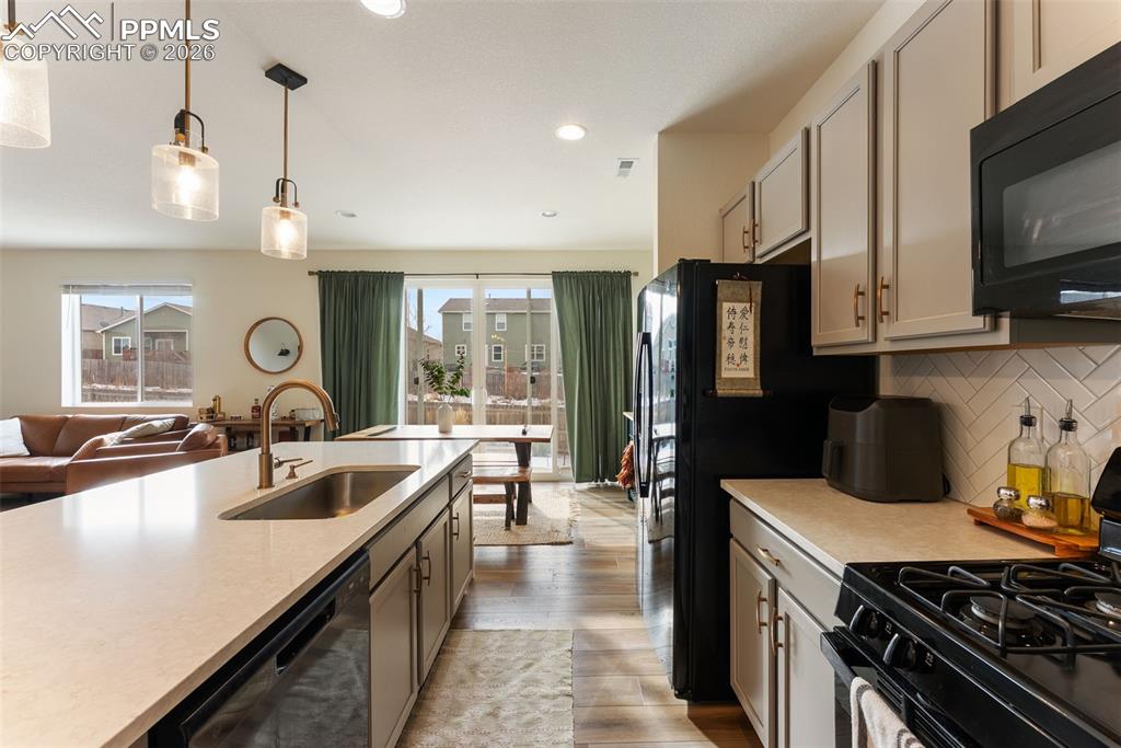 Image 13 of 47: Kitchen