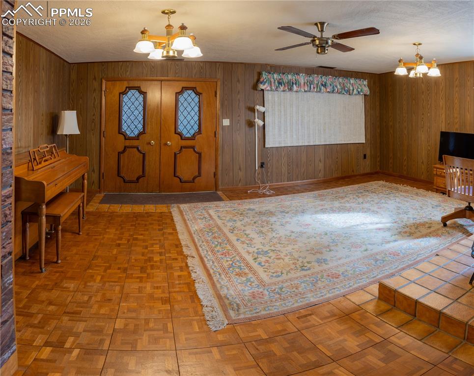 Image 17 of 44: Entry