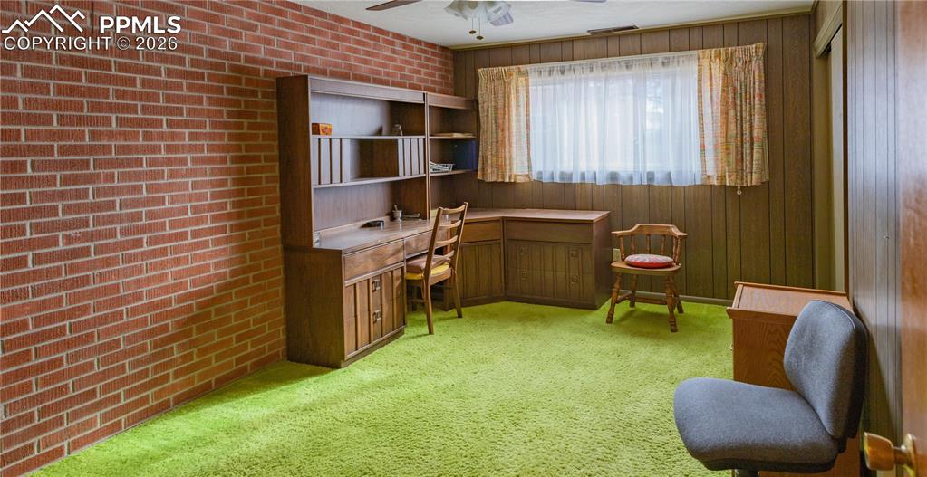 Image 19 of 44: Office