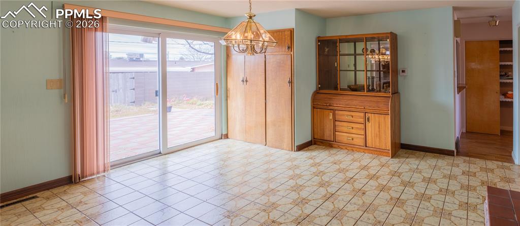 Image 26 of 44: Dining Area