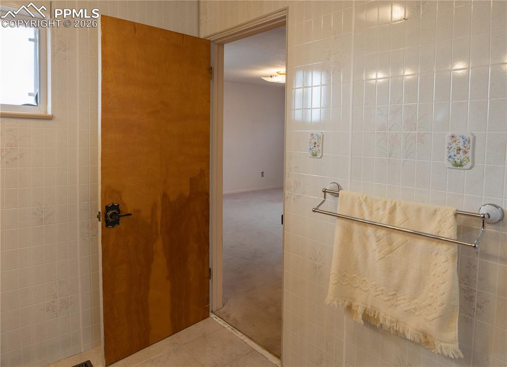 Image 42 of 44: Bathroom