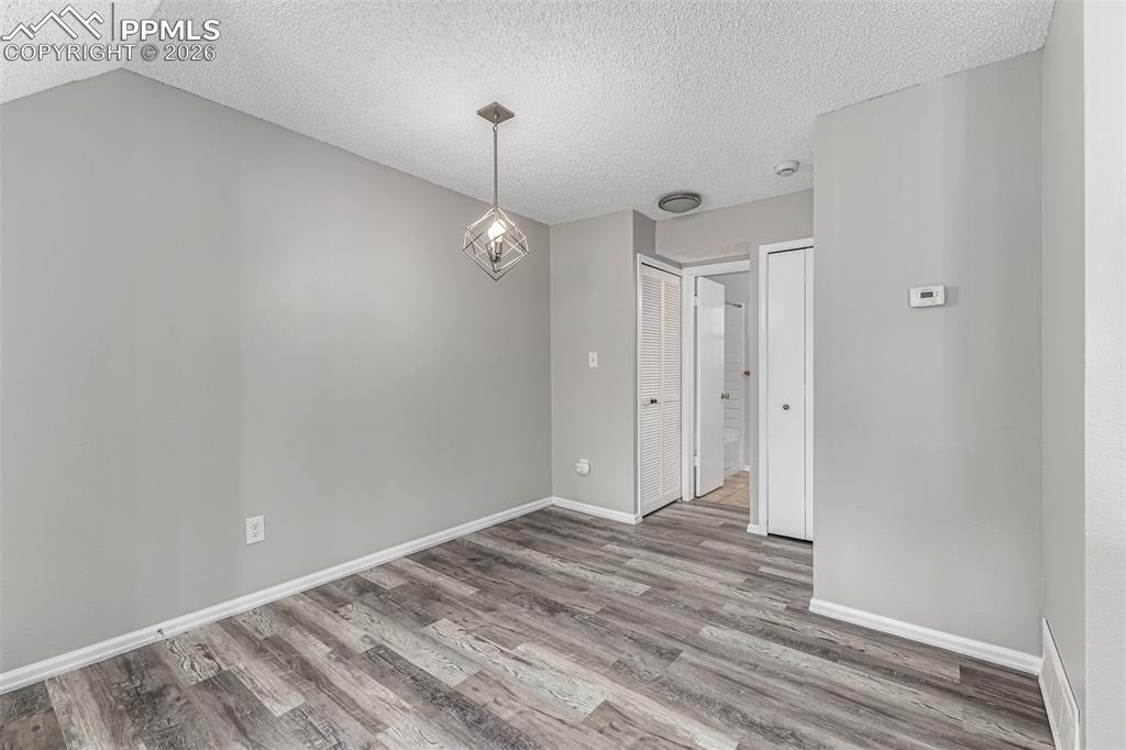 Image 6 of 21: Dining Area