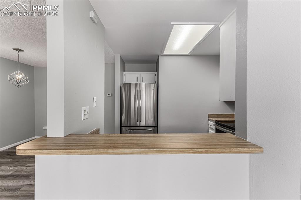 Image 8 of 21: Kitchen