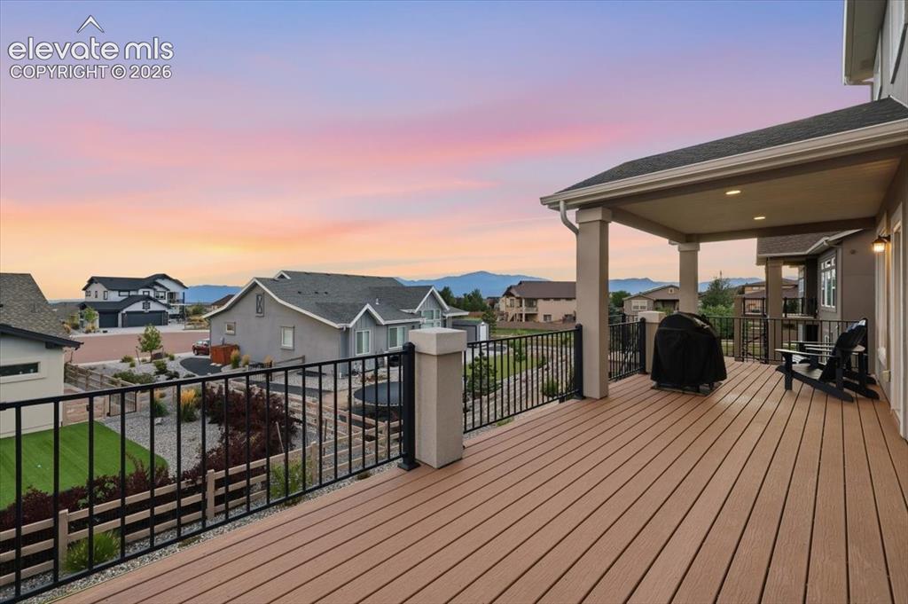 Image 44 of 50: Deck