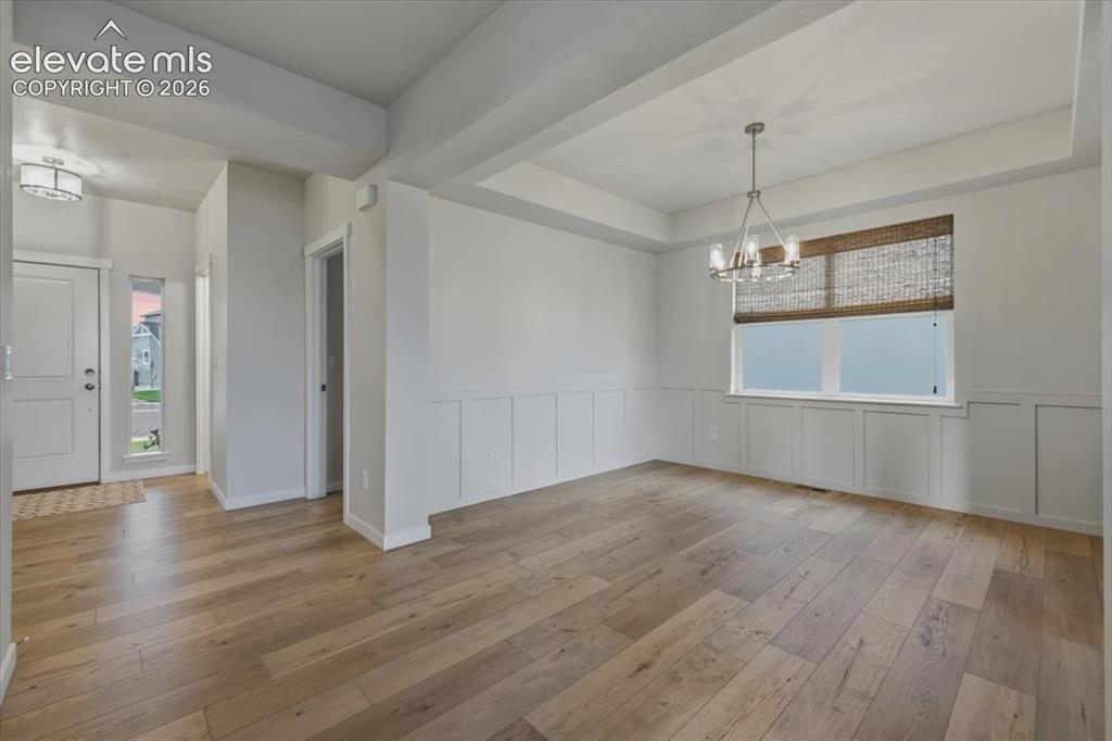 Image 7 of 50: dining room