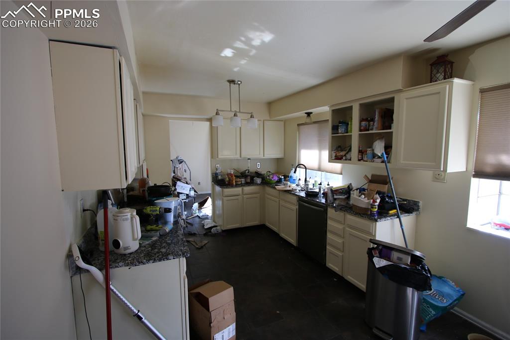 Image 2 of 11: Kitchen