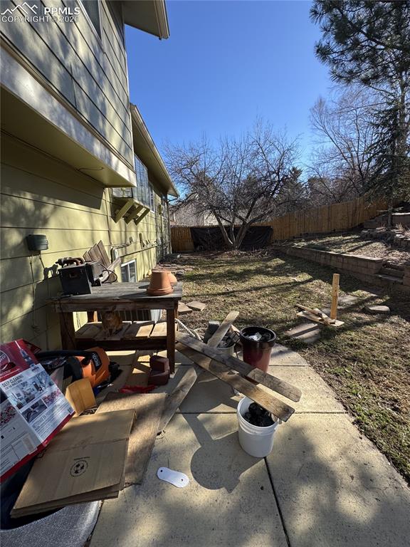 Image 9 of 11: Patio