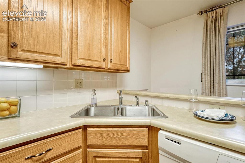 Image 3 of 36: Kitchen