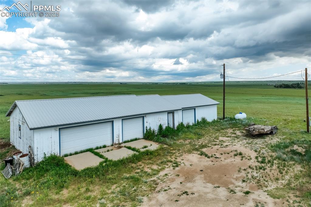 Image 4 of 49: View of outdoor structure