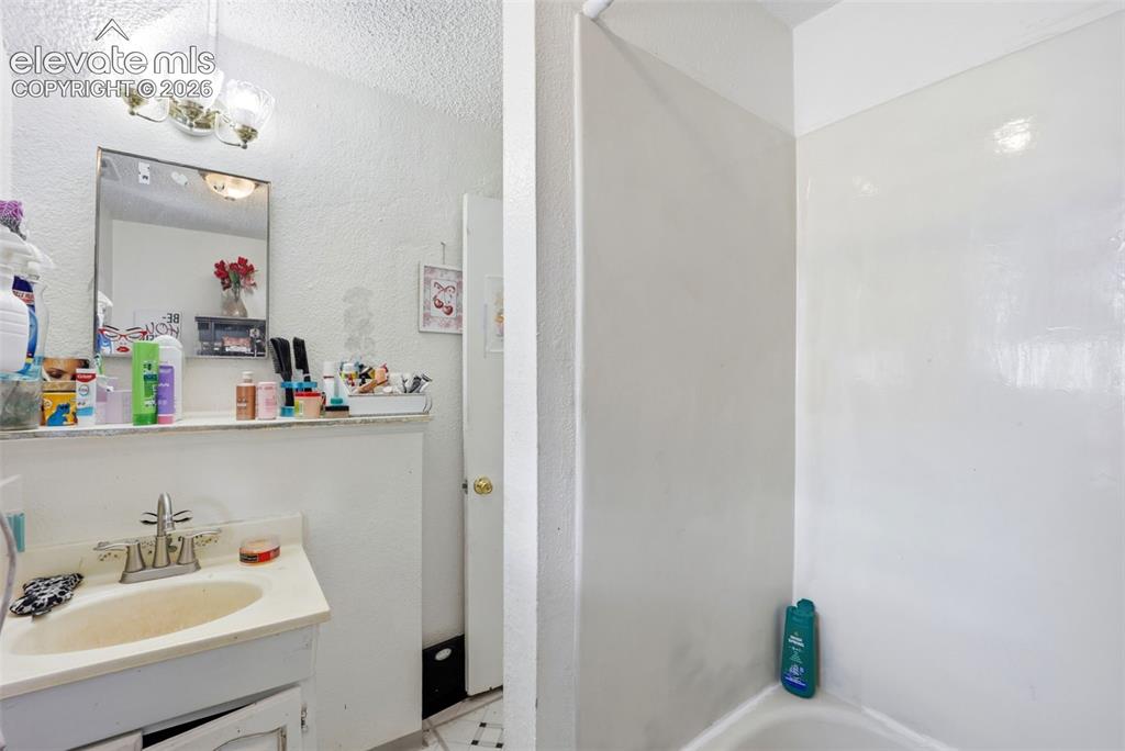 Image 34 of 43: Upper Unit Bathroom