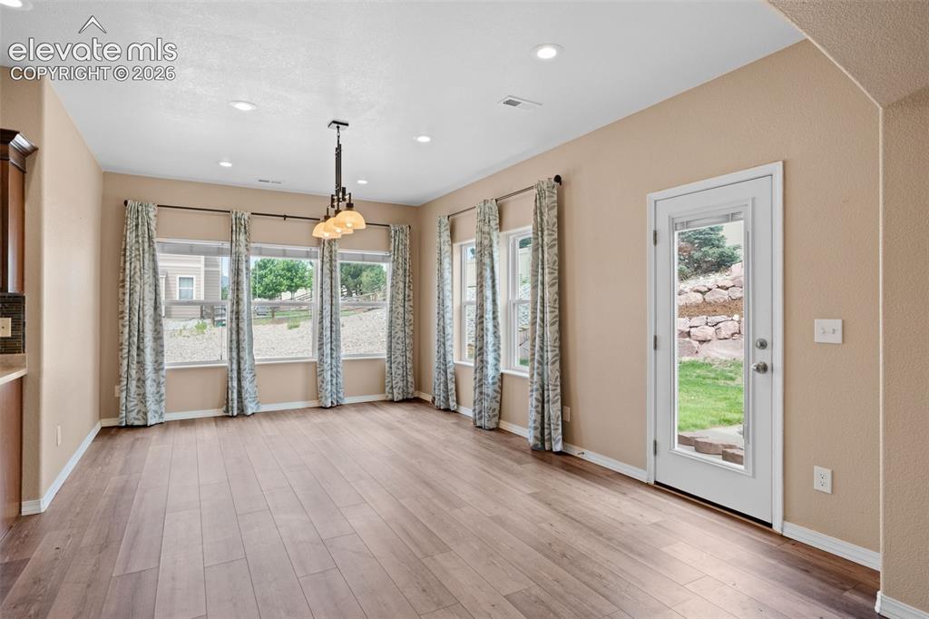 Image 14 of 42: Dining Room