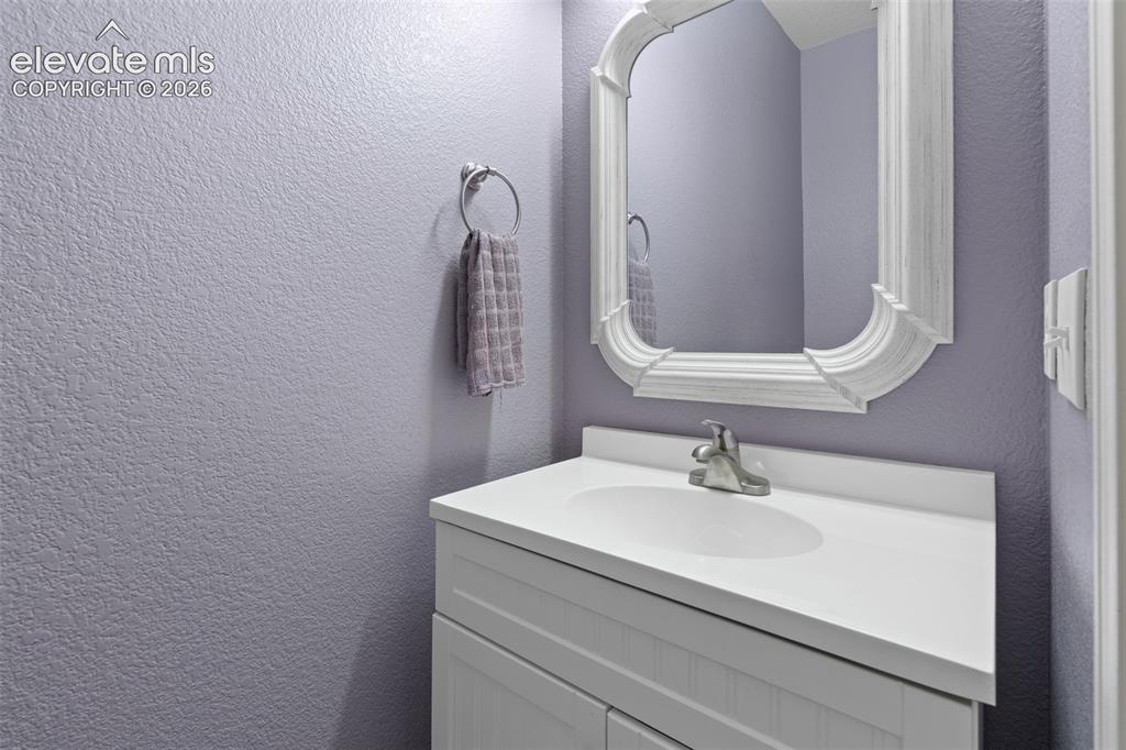 Image 18 of 42: Bathroom