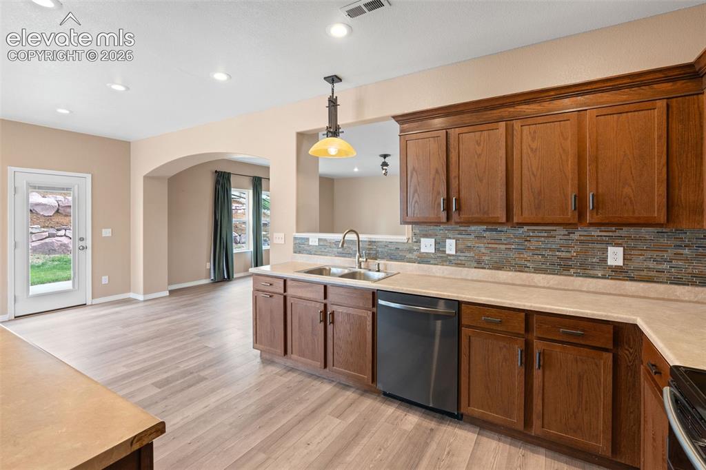 Image 7 of 42: Kitchen