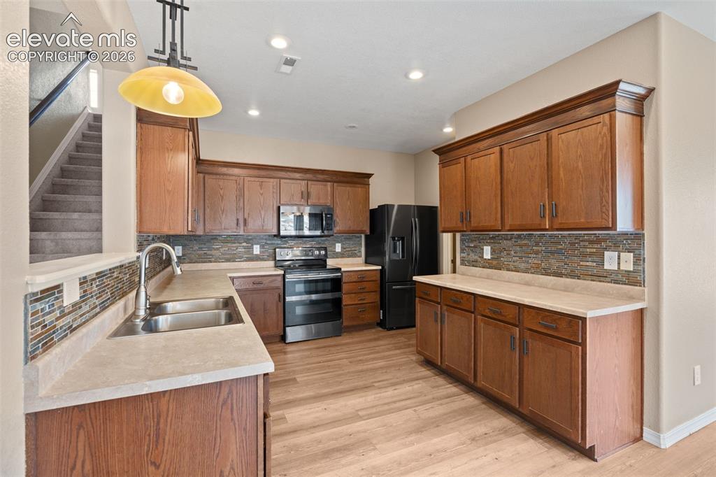 Image 9 of 42: Kitchen