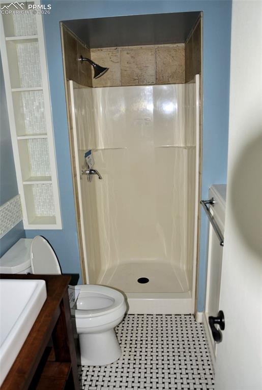 Image 10 of 15: Bathroom