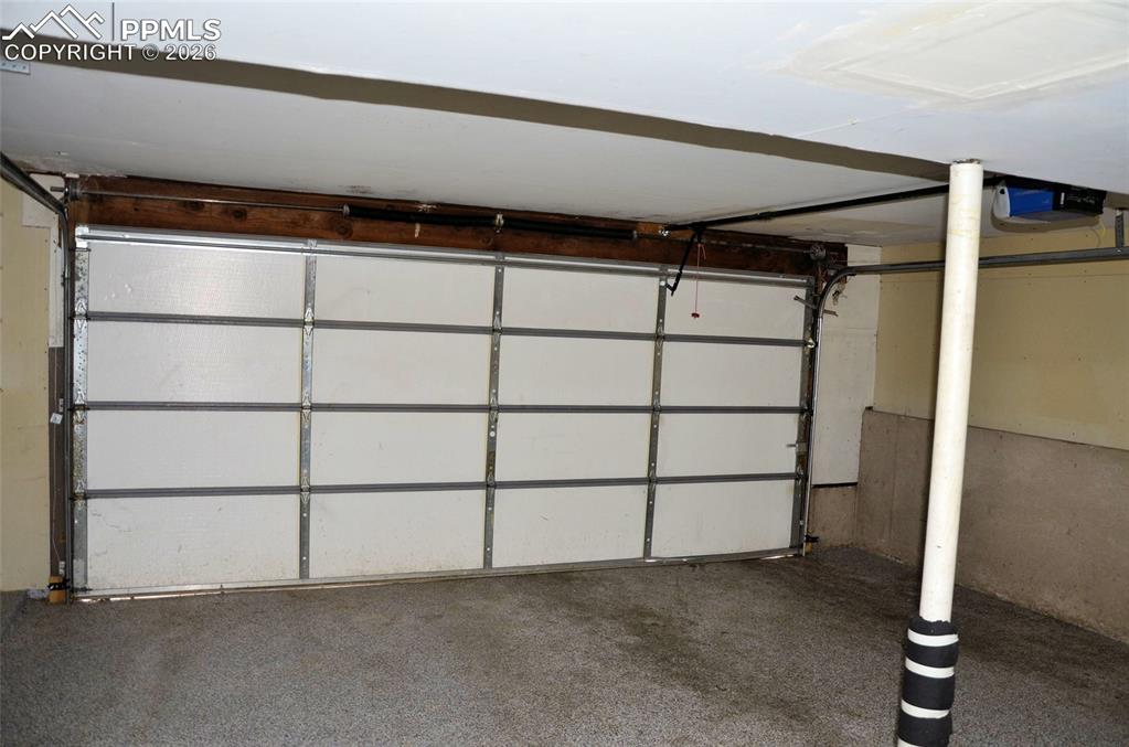 Image 15 of 15: Garage