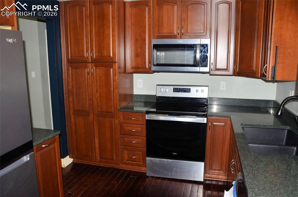 Image 3 of 15: Kitchen