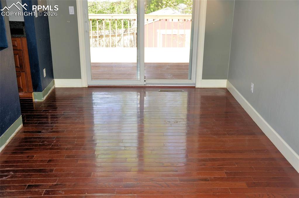 Image 4 of 15: Dining Room