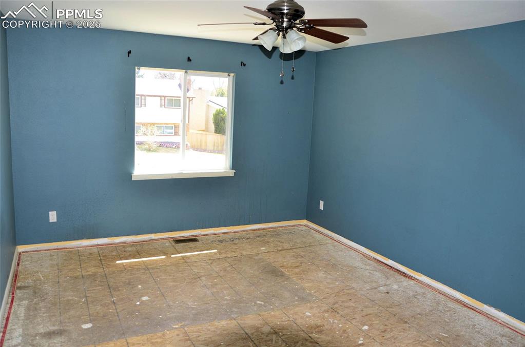 Image 8 of 15: Bedroom