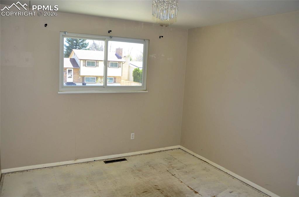 Image 9 of 15: Bedroom