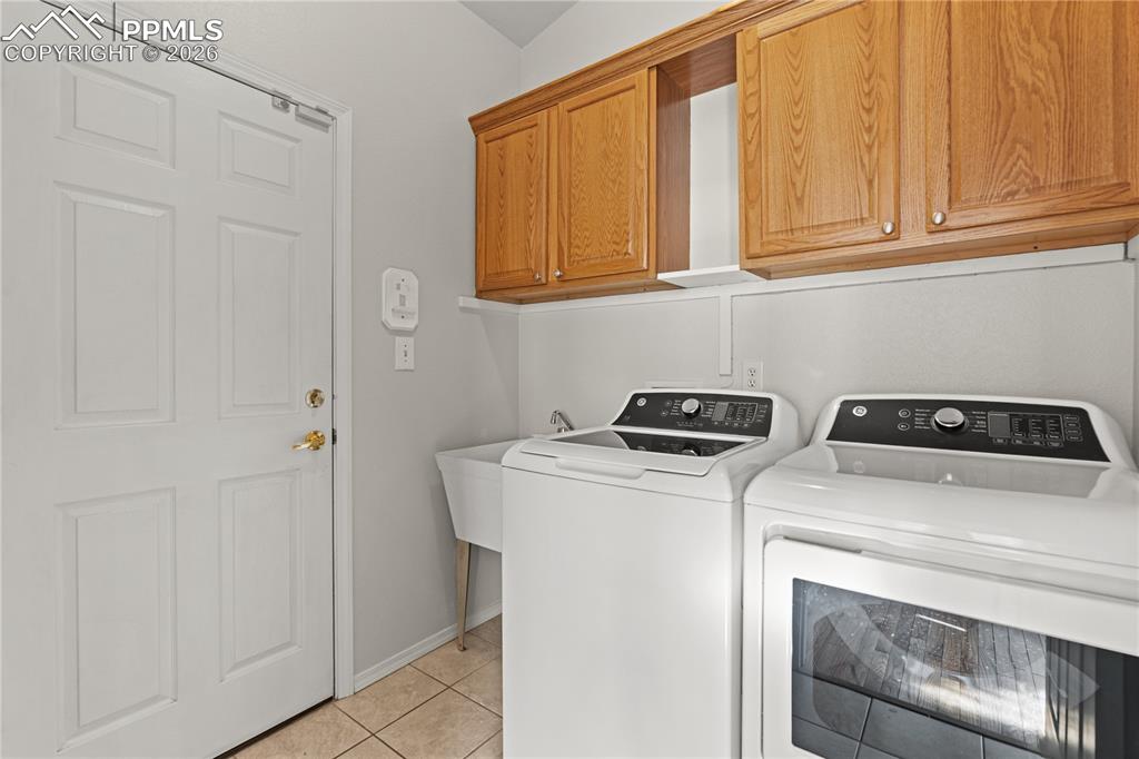 Image 26 of 39: Main level laundry with convenient access to the garage.