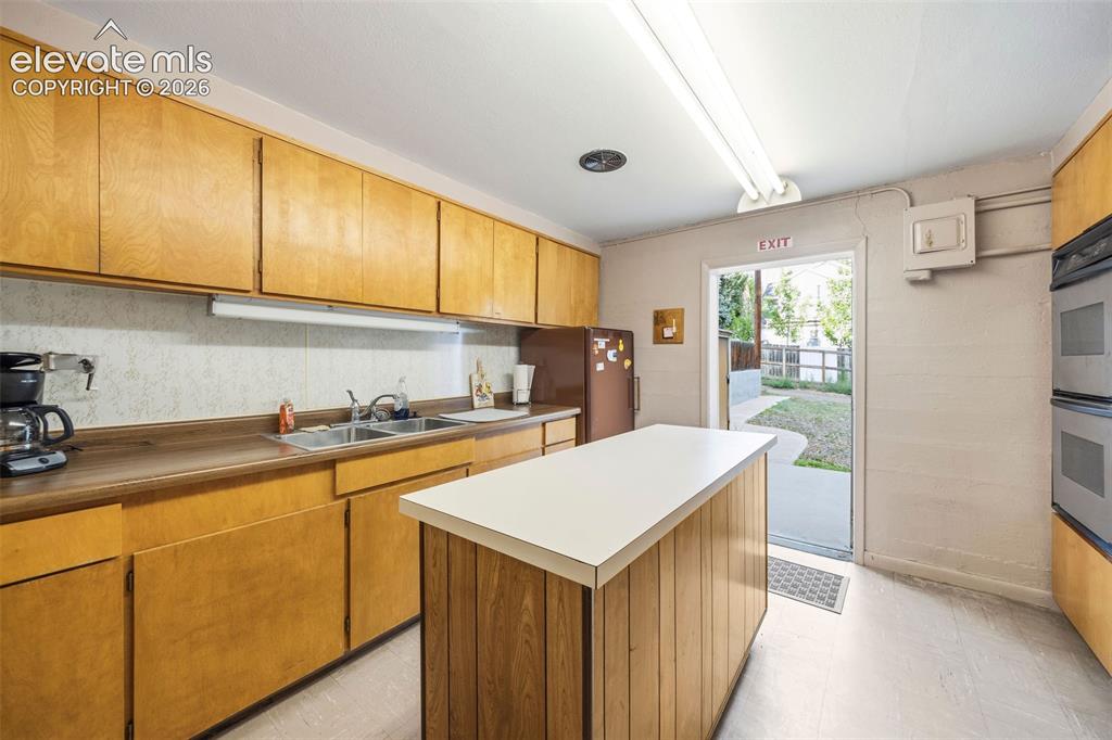 Image 8 of 35: Kitchen