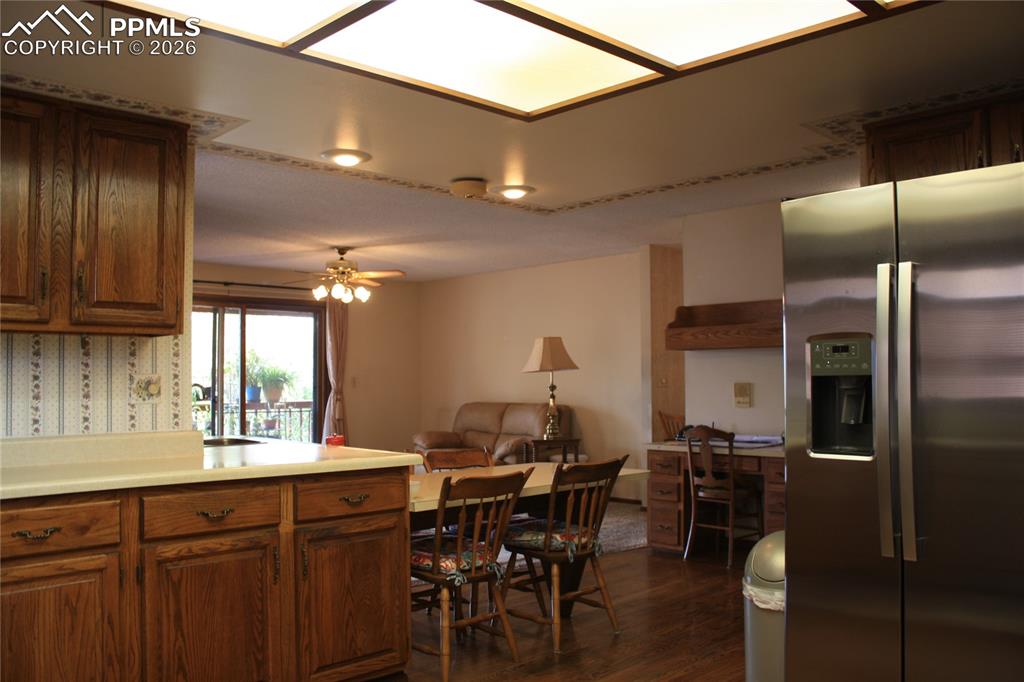 Image 14 of 40: Kitchen view into Family Room