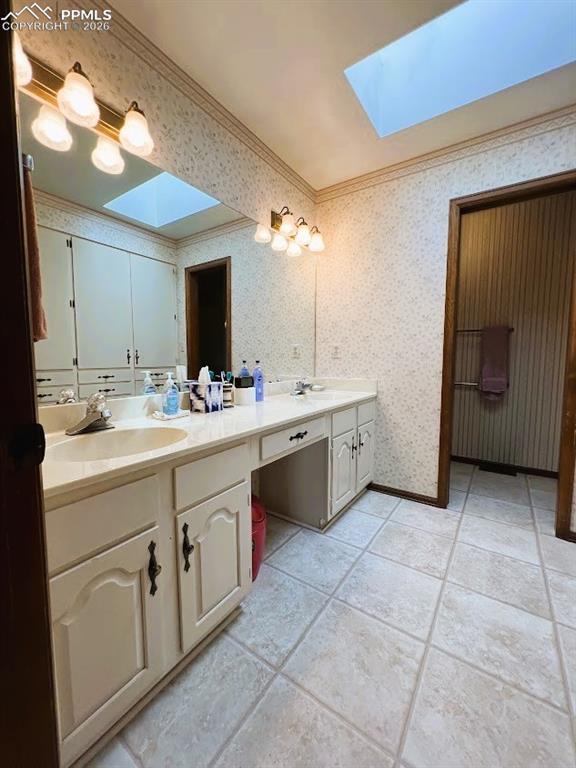 Image 18 of 40: Primary Bathroom - Built in Cabinets & Drawers